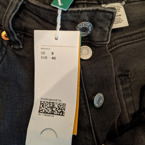 BNWT High Rise Mom Fit Jeans 🥰 - Picture 6 of 9